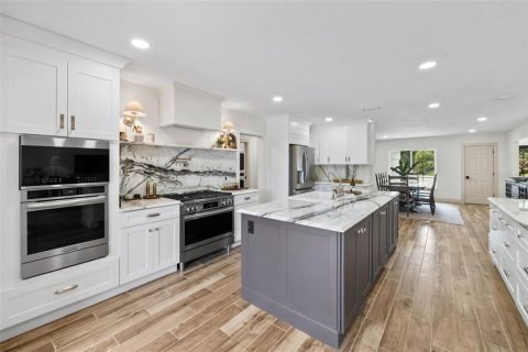 House in Sarasota, Florida 5 bedrooms, 466.56 sq.m. № 2226561 - photo 23