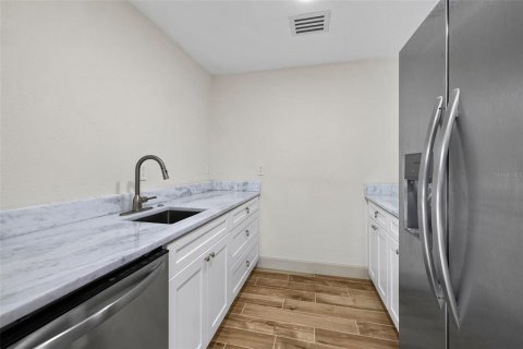 House in Sarasota, Florida 5 bedrooms, 466.56 sq.m. № 2226561 - photo 29