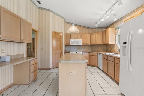 House in DeLand, Florida 4 bedrooms, 227.98 sq.m. № 1532760 - photo 12