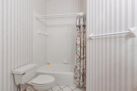 House in DeLand, Florida 4 bedrooms, 227.98 sq.m. № 1532760 - photo 24
