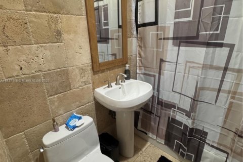 House in Cutler Bay, Florida 3 bedrooms, 129.6 sq.m. № 1940549 - photo 15