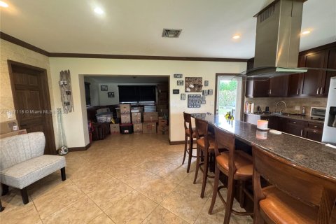 House in Cutler Bay, Florida 3 bedrooms, 129.6 sq.m. № 1940549 - photo 10