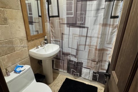 House in Cutler Bay, Florida 3 bedrooms, 129.6 sq.m. № 1940549 - photo 14