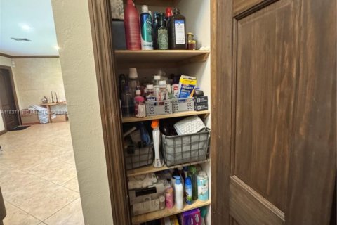 House in Cutler Bay, Florida 3 bedrooms, 129.6 sq.m. № 1940549 - photo 19