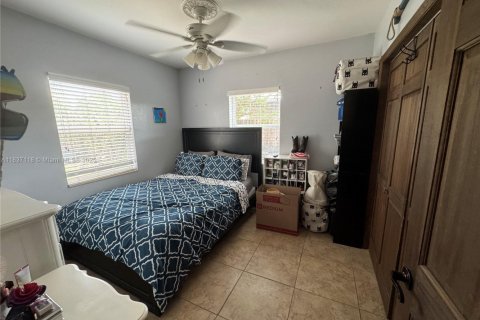 House in Cutler Bay, Florida 3 bedrooms, 129.6 sq.m. № 1940549 - photo 17