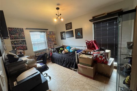 House in Cutler Bay, Florida 3 bedrooms, 129.6 sq.m. № 1940549 - photo 11