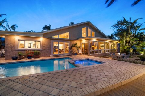 House in Belleair Beach, Florida 2 bedrooms, 248.89 sq.m. № 1561995 - photo 3
