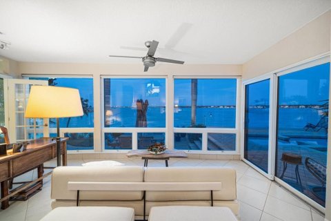 House in Belleair Beach, Florida 2 bedrooms, 248.89 sq.m. № 1561995 - photo 11