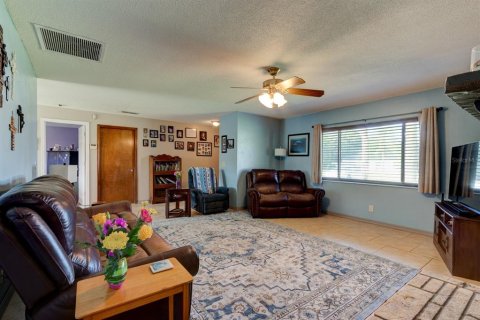House in Edgewater, Florida 3 bedrooms, 130.9 sq.m. № 1900918 - photo 5