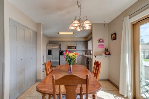 House in Edgewater, Florida 3 bedrooms, 130.9 sq.m. № 1900918 - photo 9