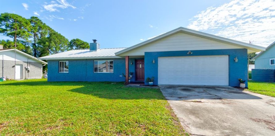 House in Edgewater, Florida 3 bedrooms, 130.9 sq.m. № 1900918