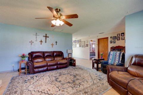 House in Edgewater, Florida 3 bedrooms, 130.9 sq.m. № 1900918 - photo 6