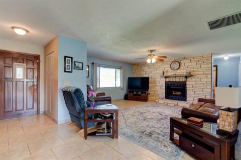 House in Edgewater, Florida 3 bedrooms, 130.9 sq.m. № 1900918 - photo 3