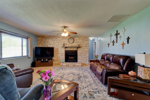 House in Edgewater, Florida 3 bedrooms, 130.9 sq.m. № 1900918 - photo 4