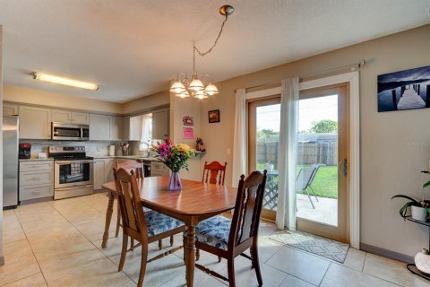 House in Edgewater, Florida 3 bedrooms, 130.9 sq.m. № 1900918 - photo 7