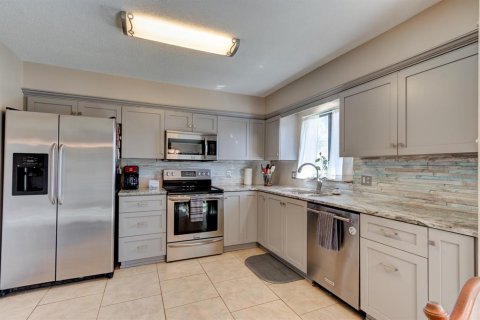 House in Edgewater, Florida 3 bedrooms, 130.9 sq.m. № 1900918 - photo 10