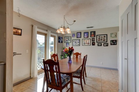 House in Edgewater, Florida 3 bedrooms, 130.9 sq.m. № 1900918 - photo 8