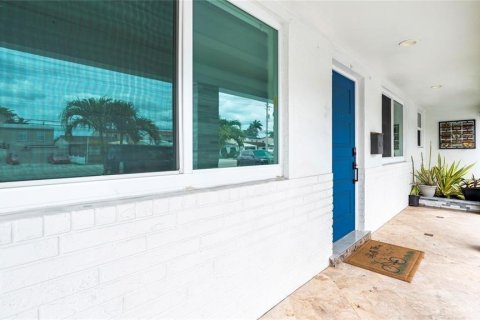 House in Hialeah, Florida 4 bedrooms, 224.82 sq.m. № 2260376 - photo 14