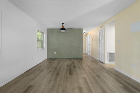 House in Sanford, Florida 3 bedrooms, 133.31 sq.m. № 2225420 - photo 5
