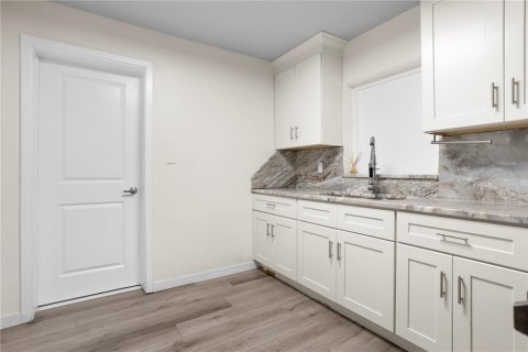 House in Sanford, Florida 3 bedrooms, 133.31 sq.m. № 2225420 - photo 12