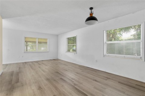 House in Sanford, Florida 3 bedrooms, 133.31 sq.m. № 2225420 - photo 8