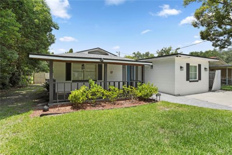 House in Sanford, Florida 3 bedrooms, 133.31 sq.m. № 2225420 - photo 2