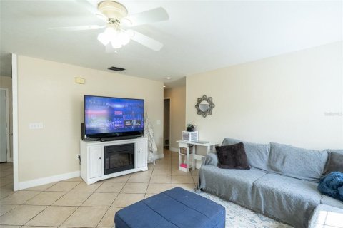 House in Geneva, Florida 3 bedrooms, 173.54 sq.m. № 1918445 - photo 9