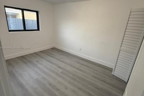 Villa ou maison à vendre à Miami Gardens, Floride: 5 chambres, 162.76 m2 № 2062622 - photo 11