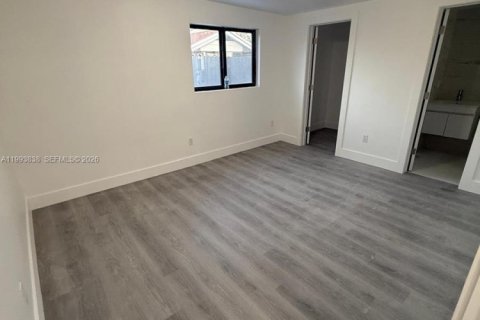 Villa ou maison à vendre à Miami Gardens, Floride: 5 chambres, 162.76 m2 № 2062622 - photo 12