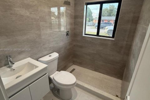 House in Miami Gardens, Florida 5 bedrooms, 162.76 sq.m. № 2062622 - photo 6