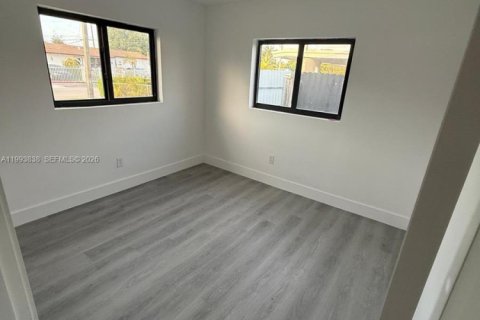 House in Miami Gardens, Florida 5 bedrooms, 162.76 sq.m. № 2062622 - photo 7