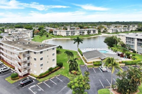 Condominio en venta en Palm Springs, Florida, 2 dormitorios, 83.05 m2 № 2254635 - foto 2