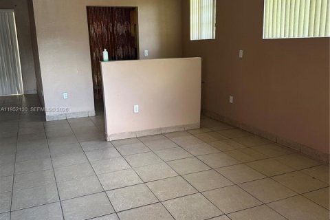 Снять в аренду виллу или дом в Майами, Флорида 3 спальни, 296.64м2, № 2006506 - фото 4