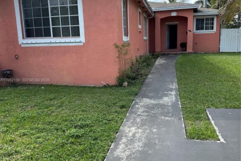 Casa en Miami, Florida 3 dormitorios, 296.64 m2 № 2006506