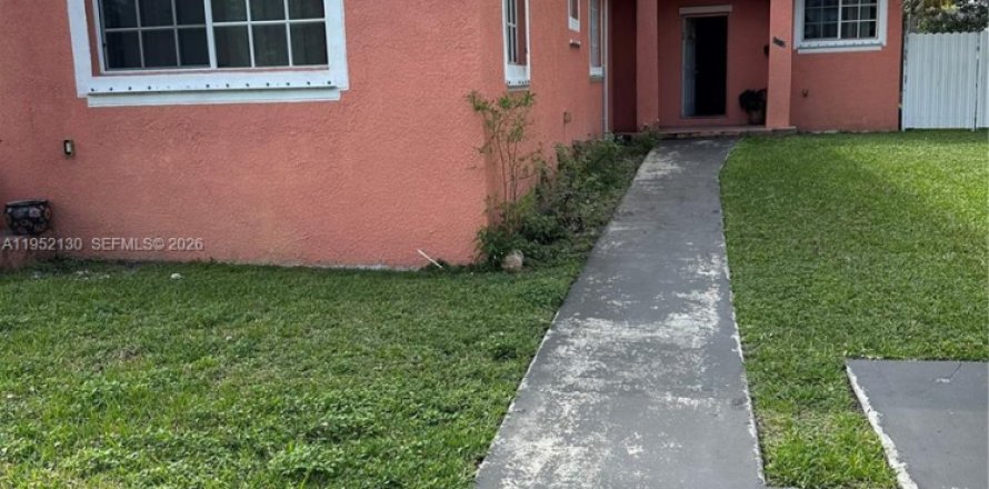 Дом в Майами, Флорида 3 спальни, 296.64м2 № 2006506