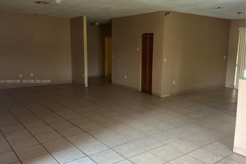 Снять в аренду виллу или дом в Майами, Флорида 3 спальни, 296.64м2, № 2006506 - фото 3