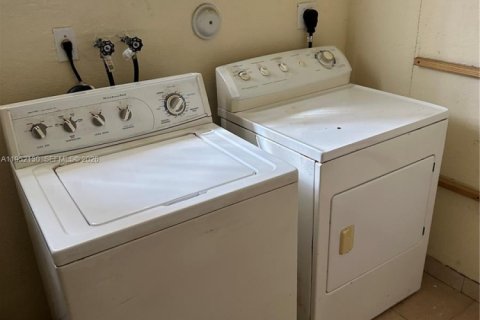 Снять в аренду виллу или дом в Майами, Флорида 3 спальни, 296.64м2, № 2006506 - фото 10