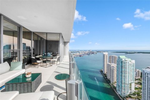 Copropriété à louer à Miami, Floride: 3 chambres, 298.59 m2 № 2268632 - photo 2