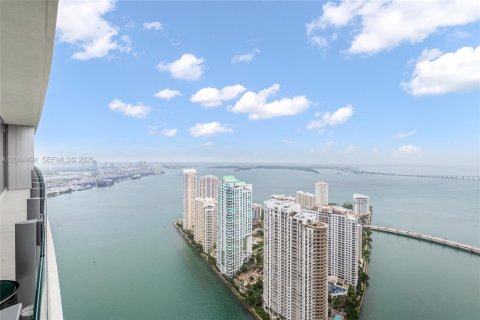 Copropriété à louer à Miami, Floride: 3 chambres, 298.59 m2 № 2268632 - photo 3