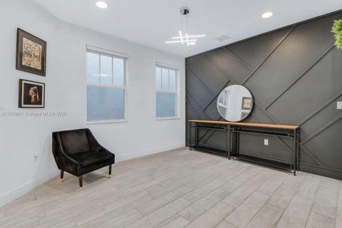 House in Tamarac, Florida 4 bedrooms, 192.03 sq.m. № 1974050 - photo 7