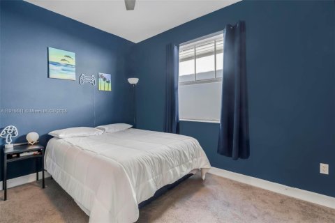 House in Tamarac, Florida 4 bedrooms, 192.03 sq.m. № 1974050 - photo 23