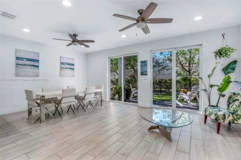 House in Tamarac, Florida 4 bedrooms, 192.03 sq.m. № 1974050 - photo 2