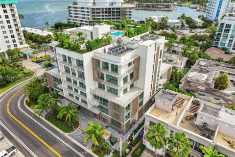 Villa ou maison à louer à Bay Harbor Islands, Floride: 2 chambres, 130.06 m2 № 1987898 - photo 2