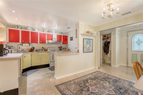 Villa ou maison à vendre à Sarasota, Floride: 2 chambres, 110 m2 № 2403458 - photo 8