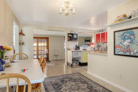 Villa ou maison à vendre à Sarasota, Floride: 2 chambres, 110 m2 № 2403458 - photo 6