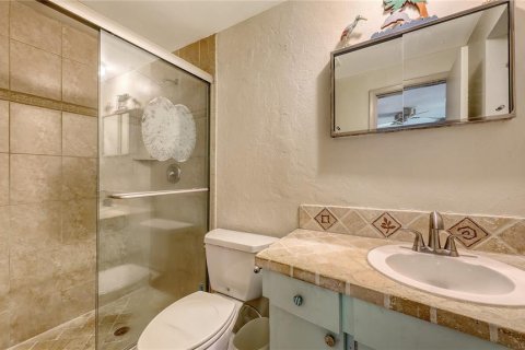 Villa ou maison à vendre à Sarasota, Floride: 2 chambres, 110 m2 № 2403458 - photo 19