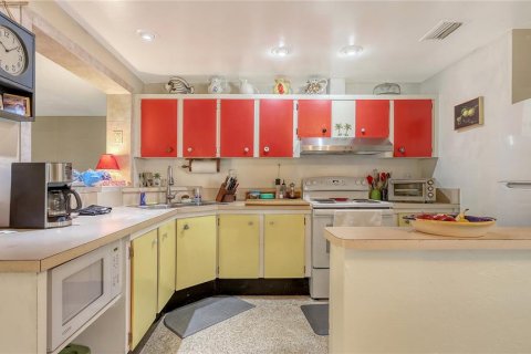 Villa ou maison à vendre à Sarasota, Floride: 2 chambres, 110 m2 № 2403458 - photo 10