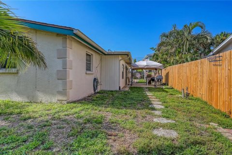 Villa ou maison à vendre à Sarasota, Floride: 2 chambres, 110 m2 № 2403458 - photo 24