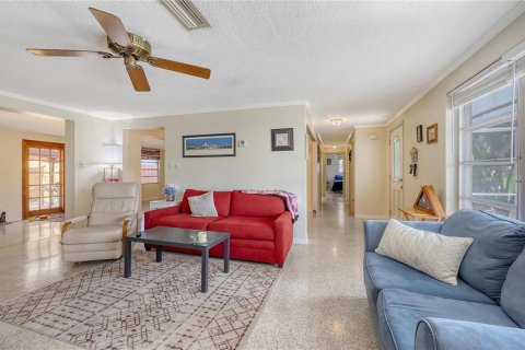Villa ou maison à vendre à Sarasota, Floride: 2 chambres, 110 m2 № 2403458 - photo 13