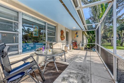 Villa ou maison à vendre à Sarasota, Floride: 2 chambres, 110 m2 № 2403458 - photo 5
